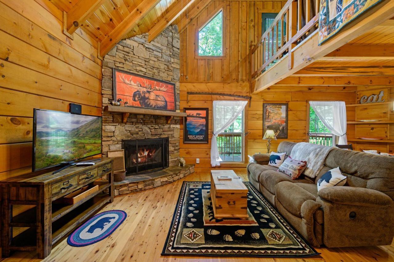 Gypsy Road - Privacy! Log Cabin With Hot Tub, Wifi, Directv And Arcade Сев'єрвілл Екстер'єр фото