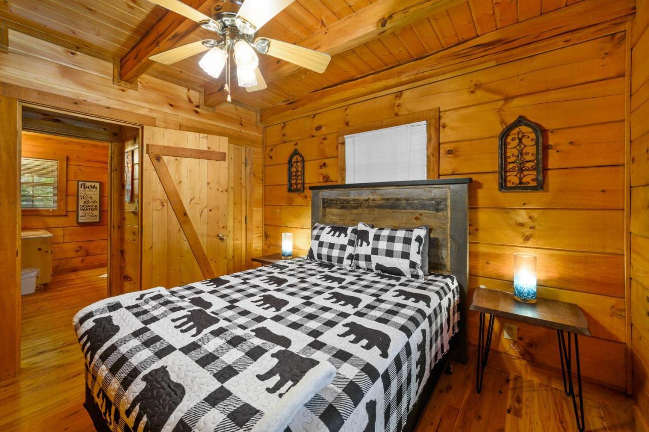 Gypsy Road - Privacy! Log Cabin With Hot Tub, Wifi, Directv And Arcade Сев'єрвілл Екстер'єр фото