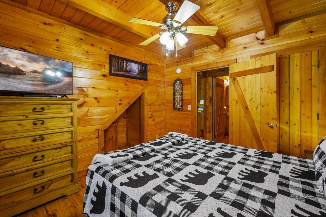 Gypsy Road - Privacy! Log Cabin With Hot Tub, Wifi, Directv And Arcade Сев'єрвілл Екстер'єр фото