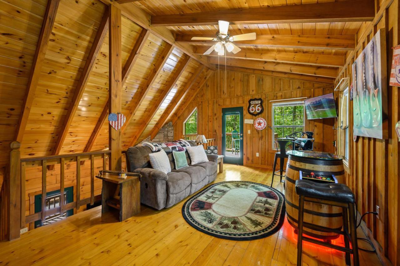 Gypsy Road - Privacy! Log Cabin With Hot Tub, Wifi, Directv And Arcade Сев'єрвілл Екстер'єр фото