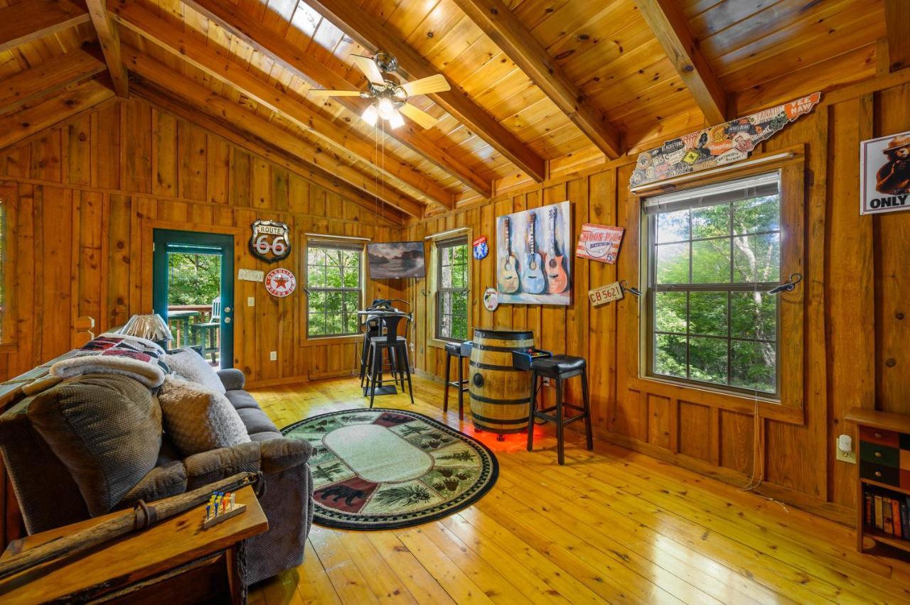 Gypsy Road - Privacy! Log Cabin With Hot Tub, Wifi, Directv And Arcade Сев'єрвілл Екстер'єр фото