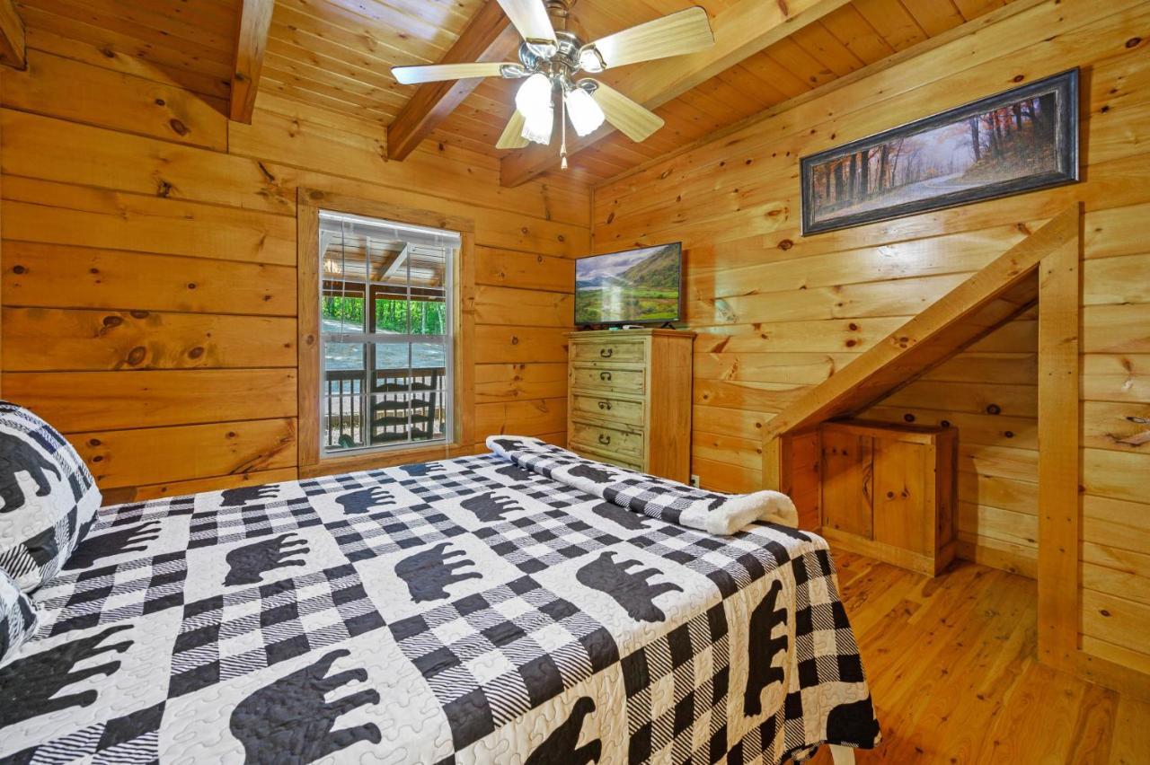 Gypsy Road - Privacy! Log Cabin With Hot Tub, Wifi, Directv And Arcade Сев'єрвілл Екстер'єр фото