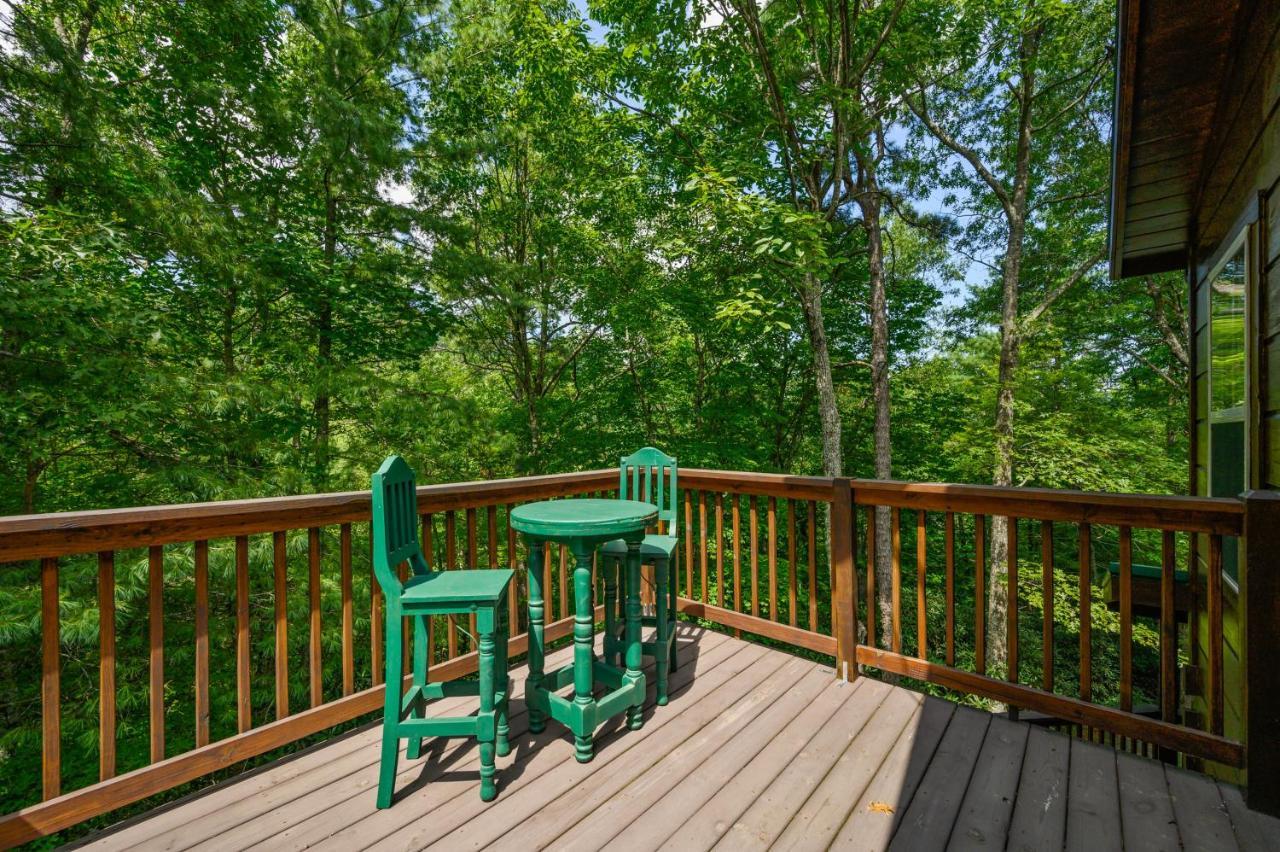 Gypsy Road - Privacy! Log Cabin With Hot Tub, Wifi, Directv And Arcade Сев'єрвілл Екстер'єр фото